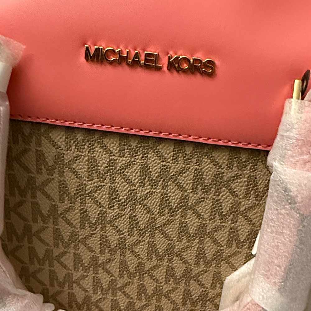 Michael Kors Pink and Brown Jetset Travel Duffle. - Picture 4 of 10